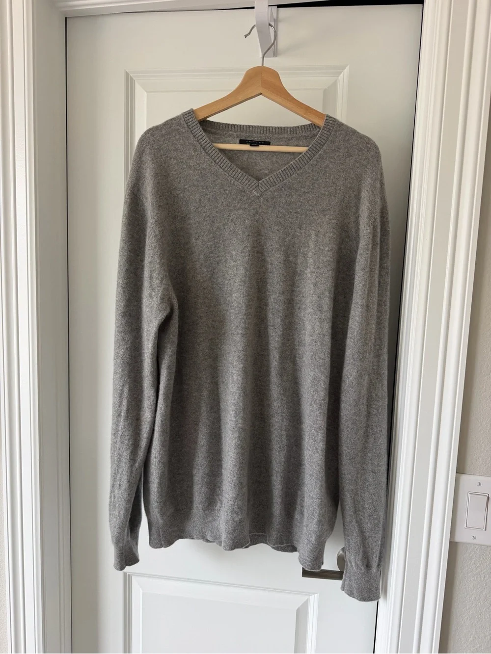 Travis Mathew Men's 100% Cashmere V-Neck Sweater - Gray
